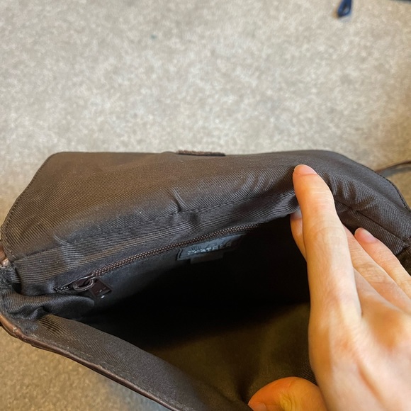 Brown crossover purse - Picture 3 of 5